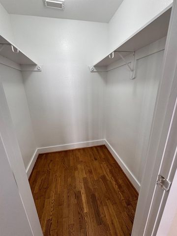621 21st Street 302, Galveston, TX 77550