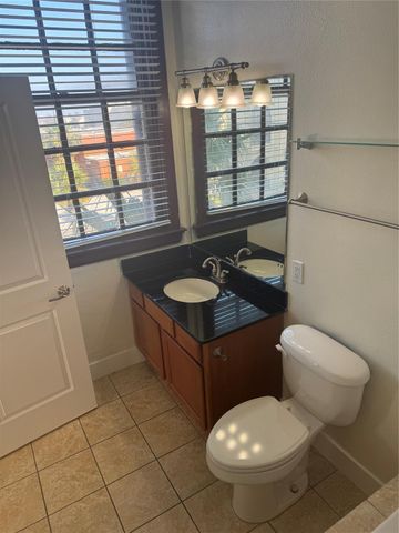 621 21st Street 302, Galveston, TX 77550