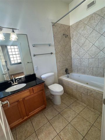 621 21st Street 302, Galveston, TX 77550