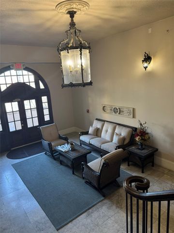 621 21st Street 302, Galveston, TX 77550