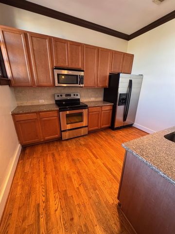 621 21st Street 302, Galveston, TX 77550