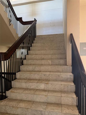 621 21st Street 302, Galveston, TX 77550