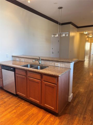 621 21st Street 302, Galveston, TX 77550
