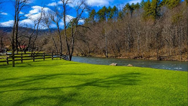 20 Fly Cast Overlook, Hayesville, NC 28904