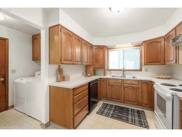 9025 Sw AVERY St, Tualatin, OR 97062