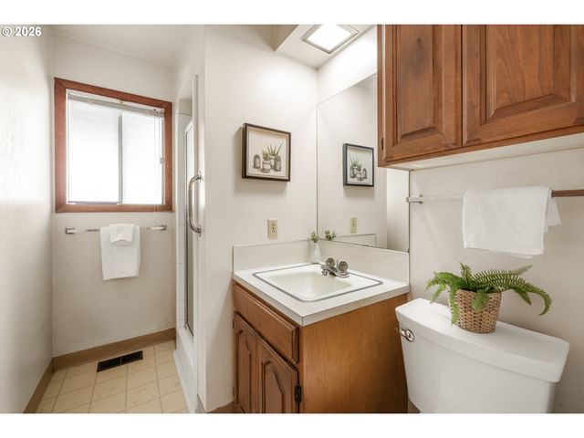 9025 Sw AVERY St, Tualatin, OR 97062