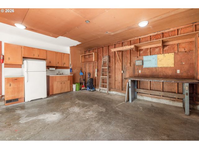 9025 Sw AVERY St, Tualatin, OR 97062