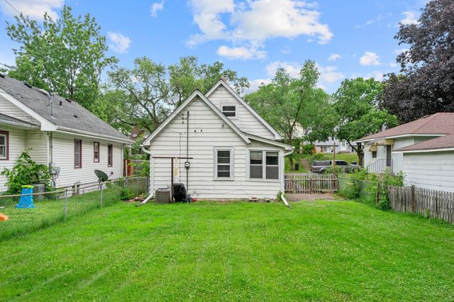 346 Geranium Avenue E, Saint Paul, MN 55130