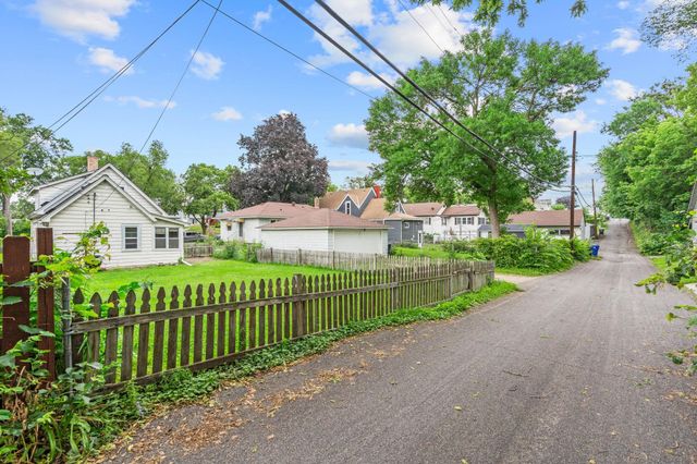 346 Geranium Avenue E, Saint Paul, MN 55130