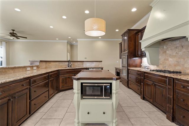 835 Sunset Court, Ardmore, OK 73401