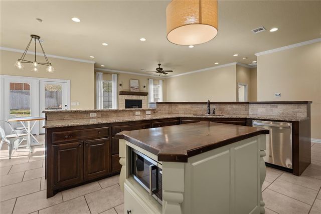 835 Sunset Court, Ardmore, OK 73401