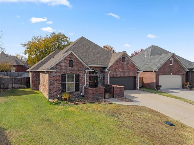 835 Sunset Court, Ardmore, OK 73401