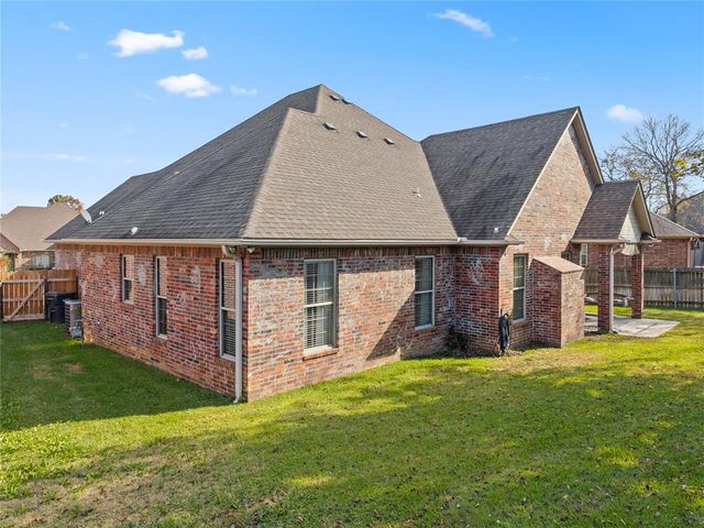 835 Sunset Court, Ardmore, OK 73401