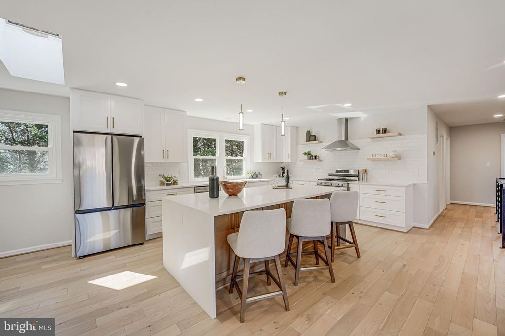 3300 RED PINE ST, Falls Church, VA 22041