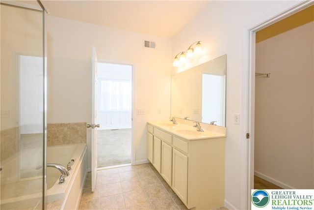 929 Orange Tip Way, Upper Macungie Twp, PA 18031