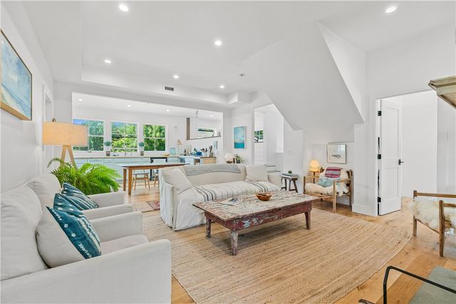 76 Van Zandt Avenue, Newport, RI 02840