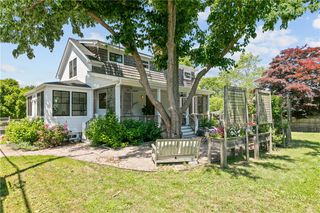 76 Van Zandt Avenue, Newport, RI 02840