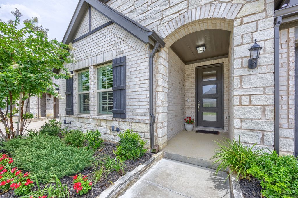 2091 Creekbluff Circle, Lewisville, TX 75010