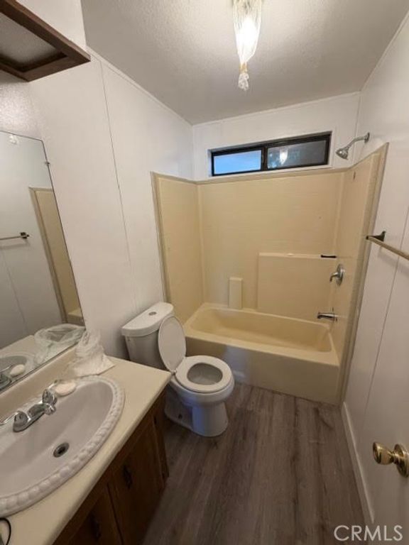 Image 10 of property listing at 11030 Ailanthus 2, Phelan, CA 92371