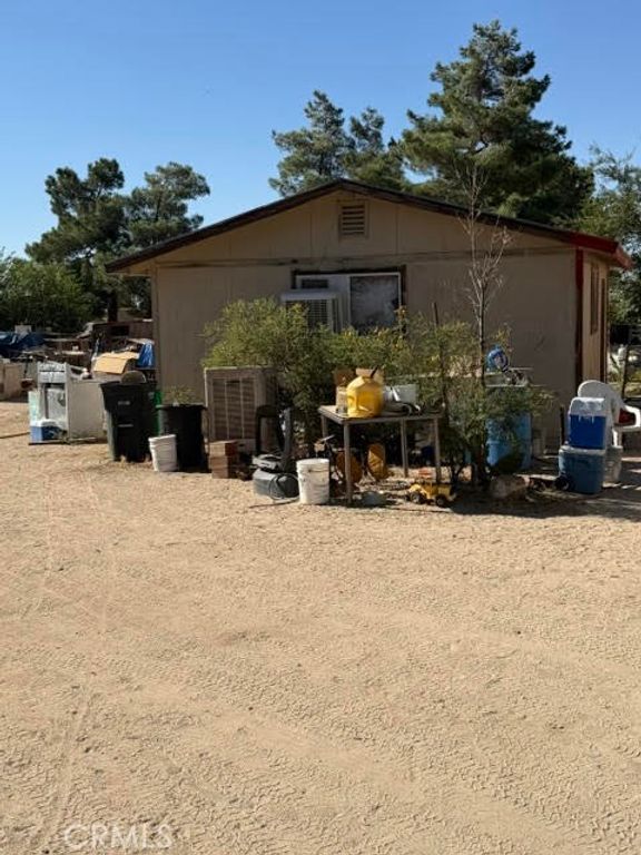 Image 11 of property listing at 11030 Ailanthus 2, Phelan, CA 92371