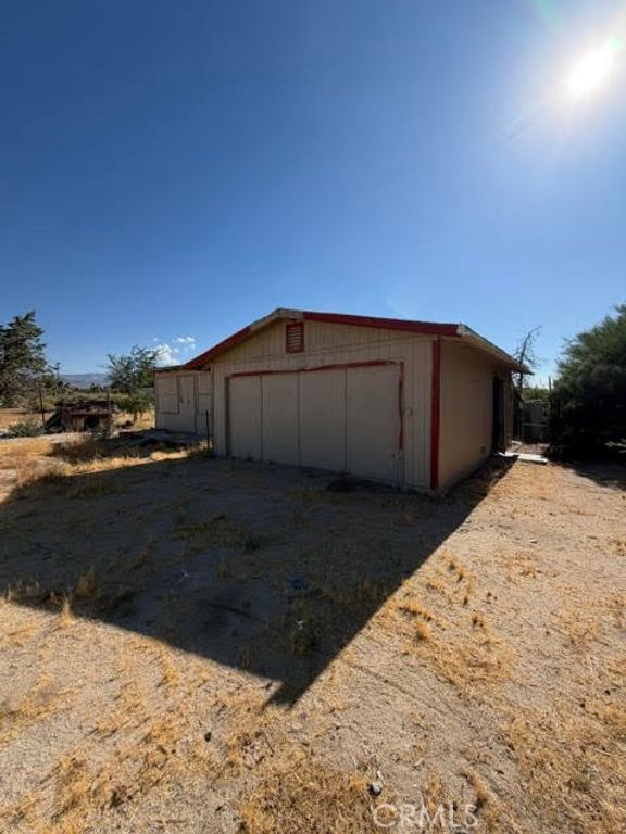 Image 4 of property listing at 11030 Ailanthus 2, Phelan, CA 92371