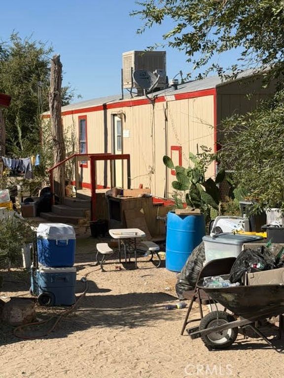 Image 5 of property listing at 11030 Ailanthus 2, Phelan, CA 92371