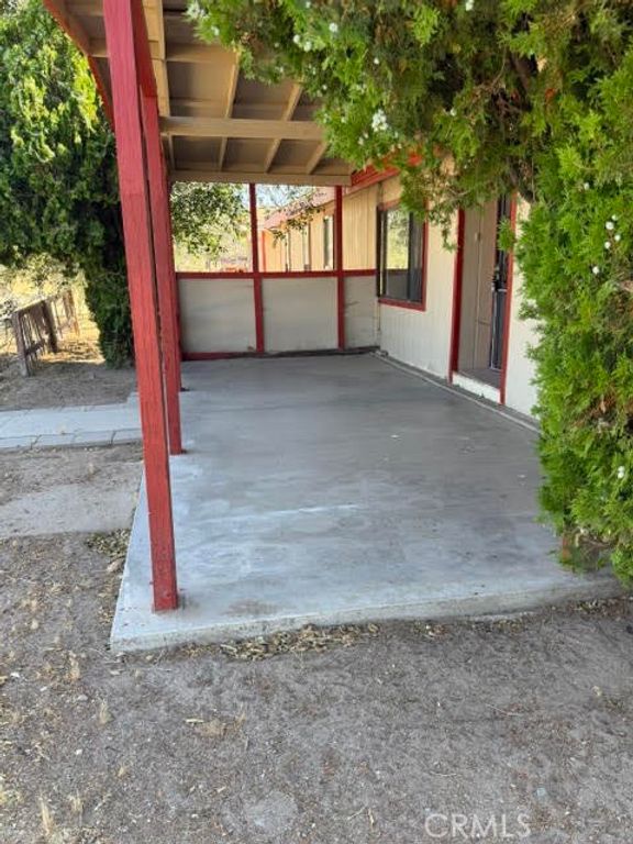 Image 6 of property listing at 11030 Ailanthus 2, Phelan, CA 92371