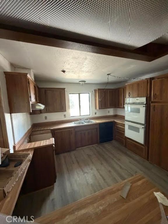 Image 9 of property listing at 11030 Ailanthus 2, Phelan, CA 92371