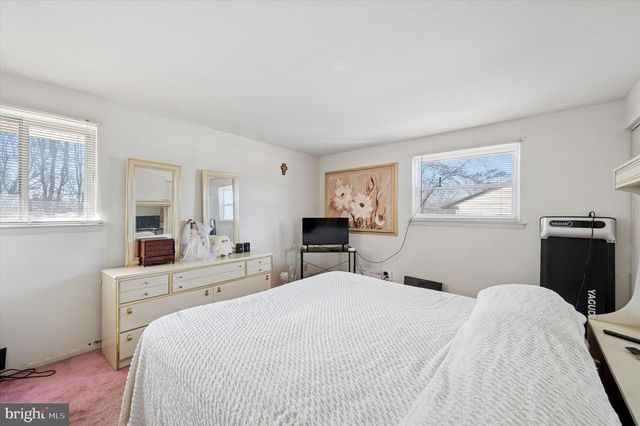 2441 WEIR RD, Aston, PA 19014