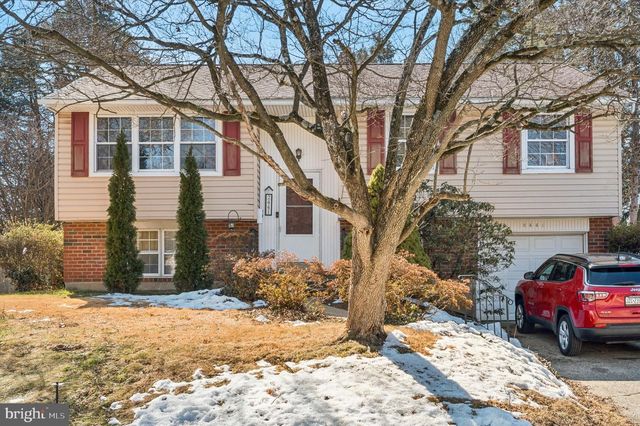 2441 WEIR RD, Aston, PA 19014