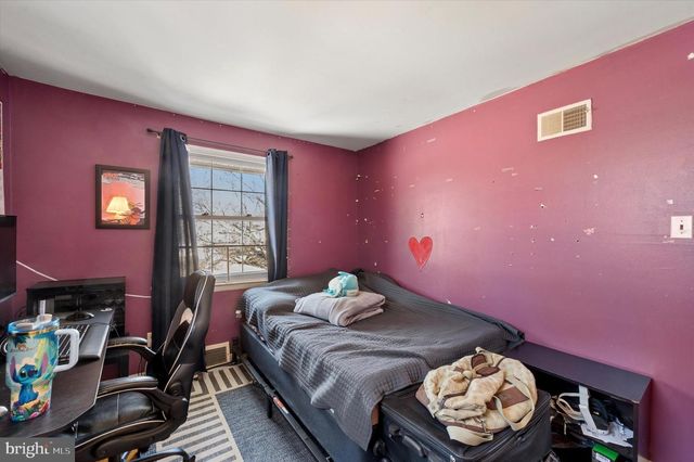 2441 WEIR RD, Aston, PA 19014