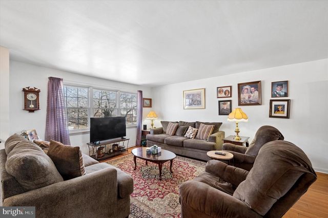 2441 WEIR RD, Aston, PA 19014