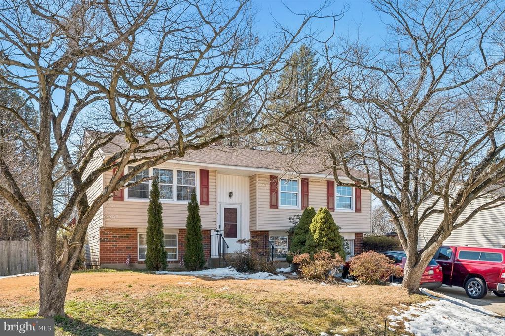 Image 1 of property listing at 2441 WEIR RD, Aston, PA 19014