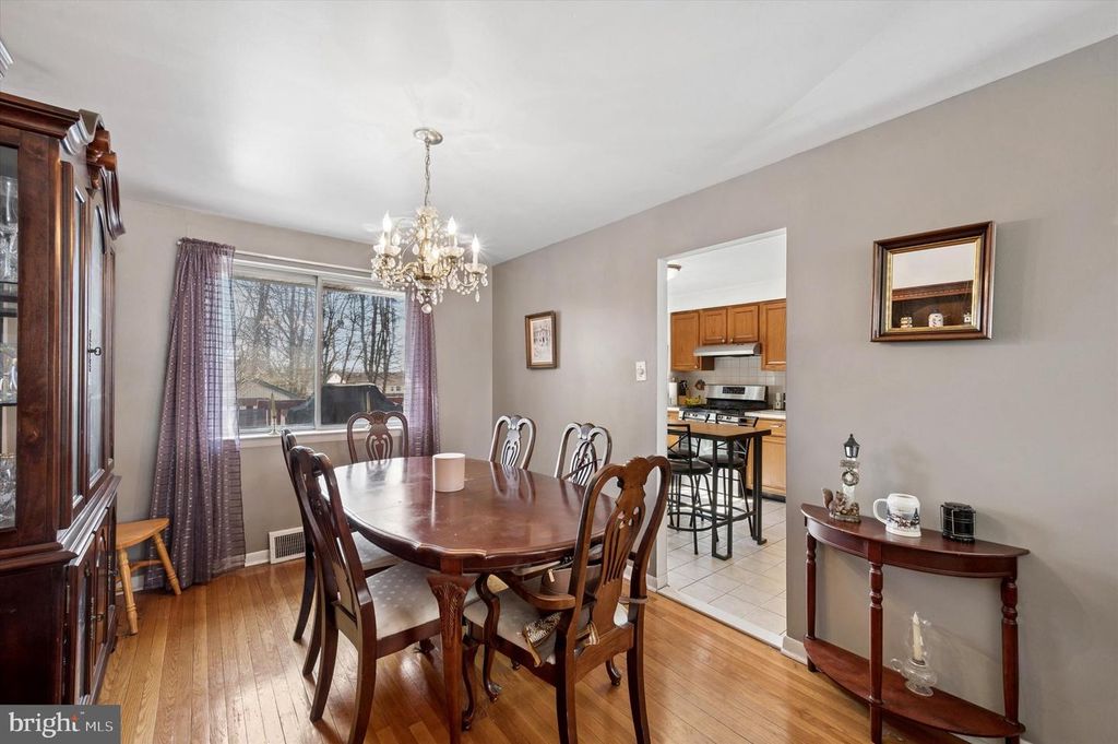 Image 10 of property listing at 2441 WEIR RD, Aston, PA 19014