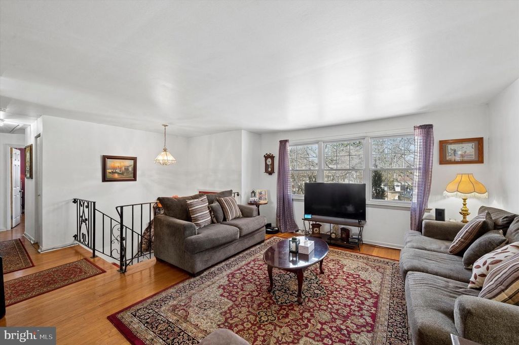 Image 6 of property listing at 2441 WEIR RD, Aston, PA 19014