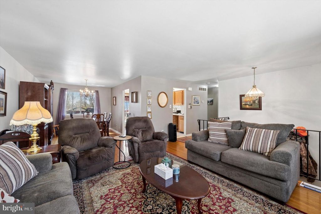 Image 8 of property listing at 2441 WEIR RD, Aston, PA 19014