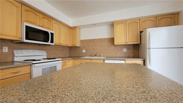 638 Brookway Lane, Las Vegas, NV 89169