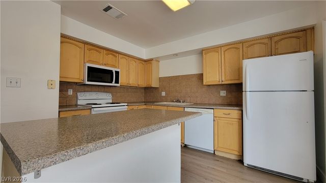 638 Brookway Lane, Las Vegas, NV 89169