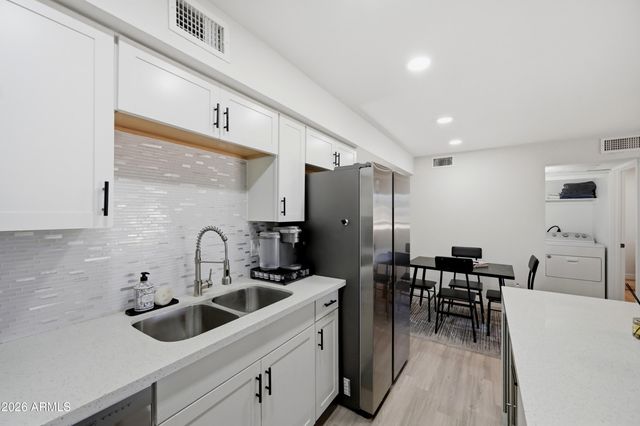 2625 E INDIAN SCHOOL Road 244, Phoenix, AZ 85016
