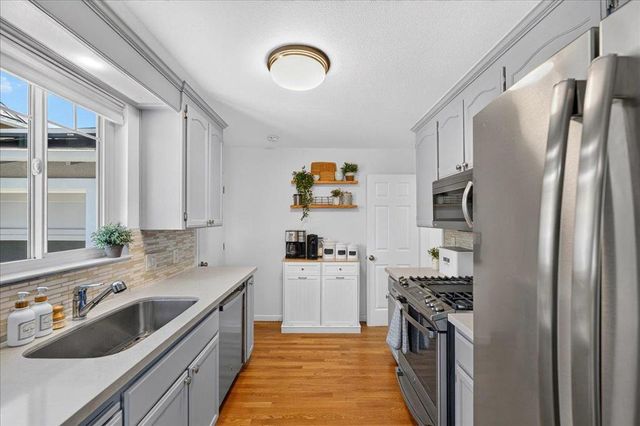 1223 Saint Francis Street, Redwood City, CA 94061