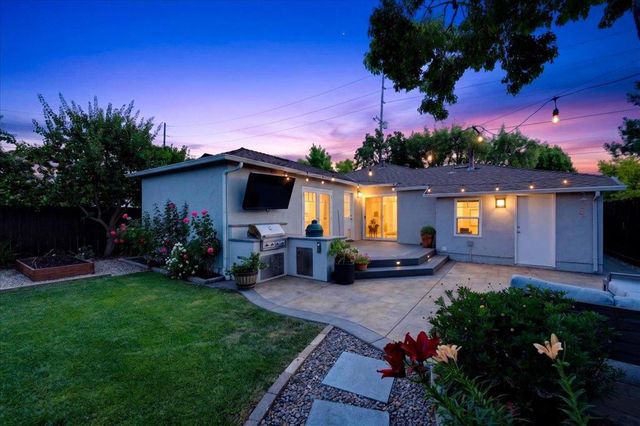 1223 Saint Francis Street, Redwood City, CA 94061