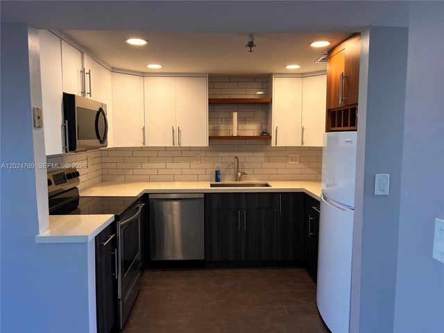 3100 W Rolling Hills Cir 403, Davie, FL 33328