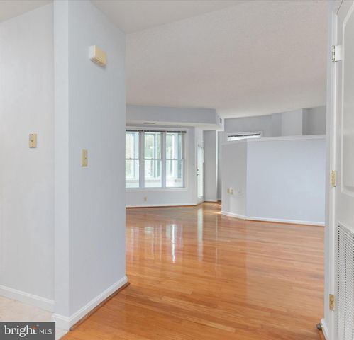 7101 BAY FRONT DR #301, Annapolis, MD 21403