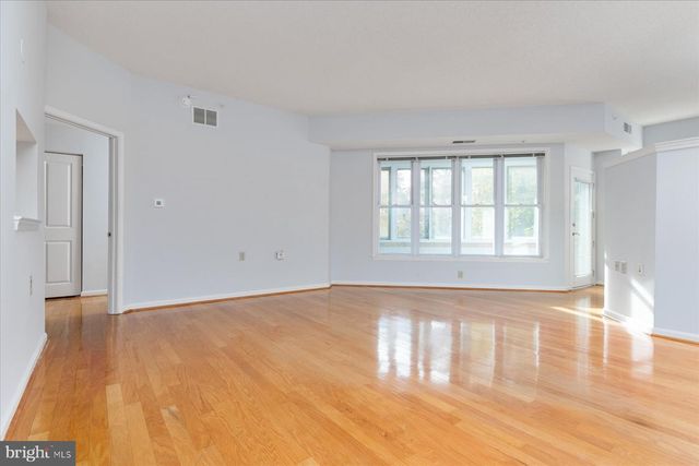 7101 BAY FRONT DR #301, Annapolis, MD 21403