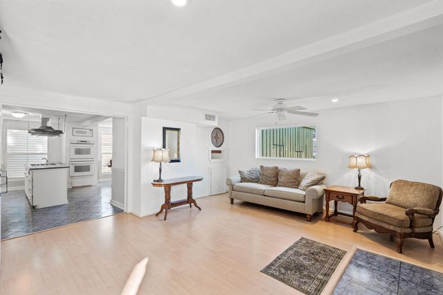 611 Church Street, Galveston, TX 77550