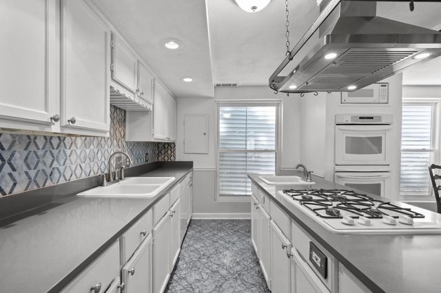 611 Church Street, Galveston, TX 77550