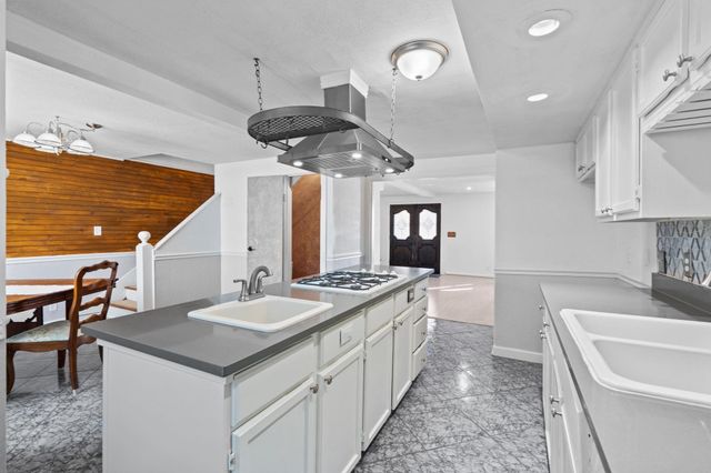 611 Church Street, Galveston, TX 77550