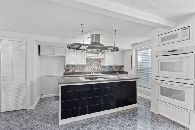 611 Church Street, Galveston, TX 77550