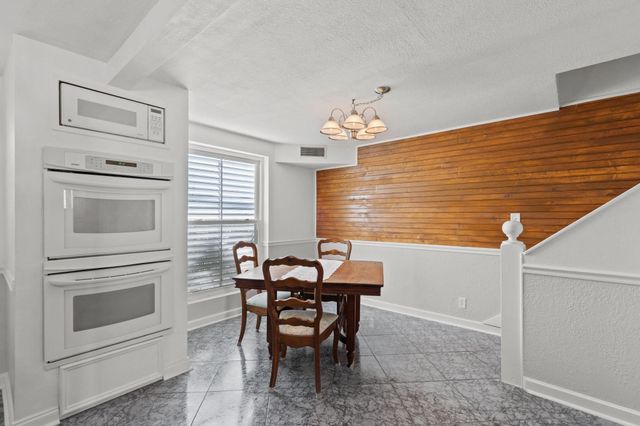 611 Church Street, Galveston, TX 77550