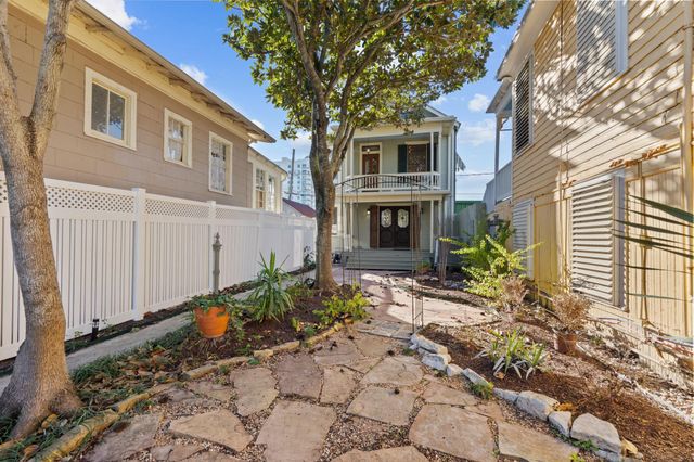 611 Church Street, Galveston, TX 77550